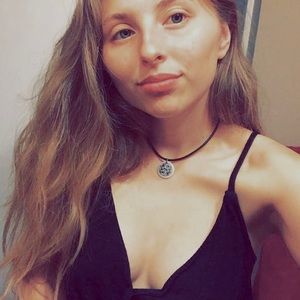 Meet your Posher, Dominique